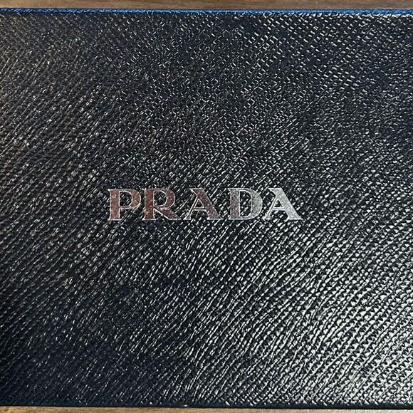 Prada Red Wallet - Full Inclusion - Picture 7 of 8